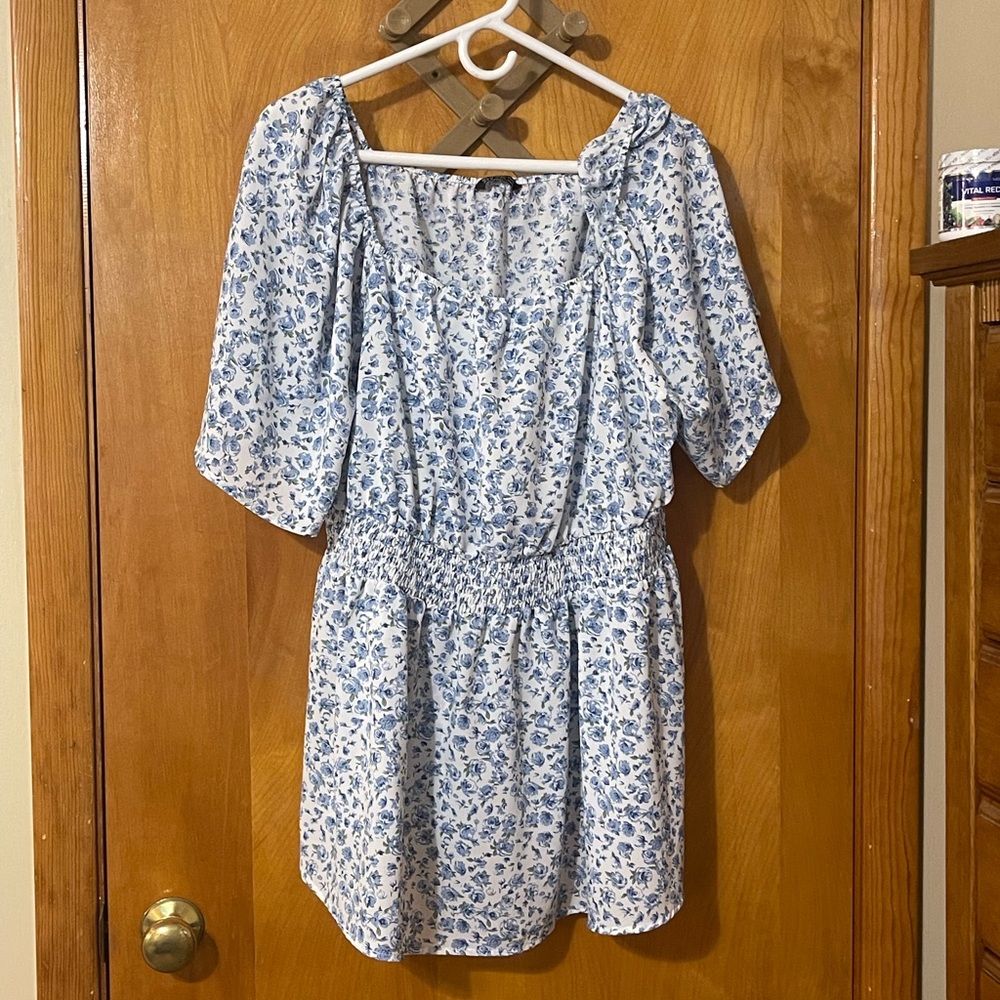 BloomChic White and Blue Floral Blouse